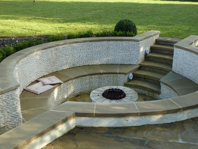 Large Contemporary Garden in the Wiltshire Countryside 1